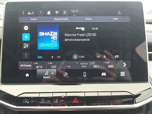 Certified 2024 Jeep Compass Latitude w/ Sun and Sound Group AWD/4WD image 19