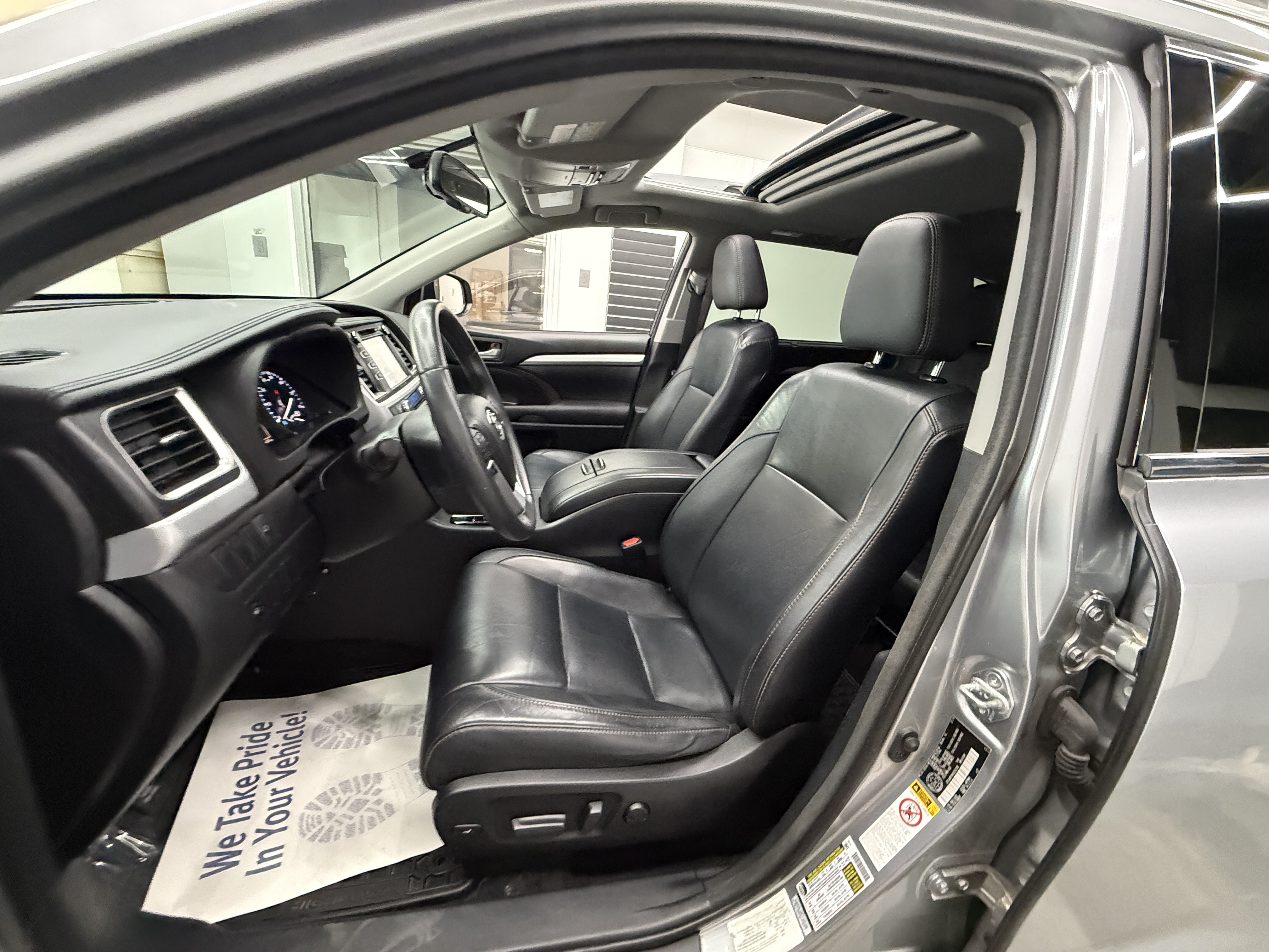 Used 2016 Toyota Highlander XLE AWD/4WD image 10