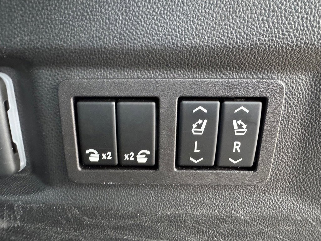 Used 2023 Chevrolet Tahoe Premier w/ Premium Package 2 image 27