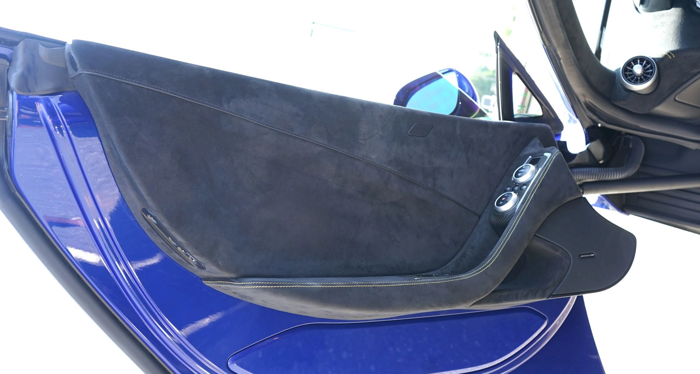 Used 2015 McLaren 650S Spider image 22