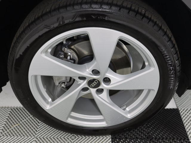 Certified 2025 Audi Q5 Premium Plus w/ Premium Plus AWD/4WD image 9
