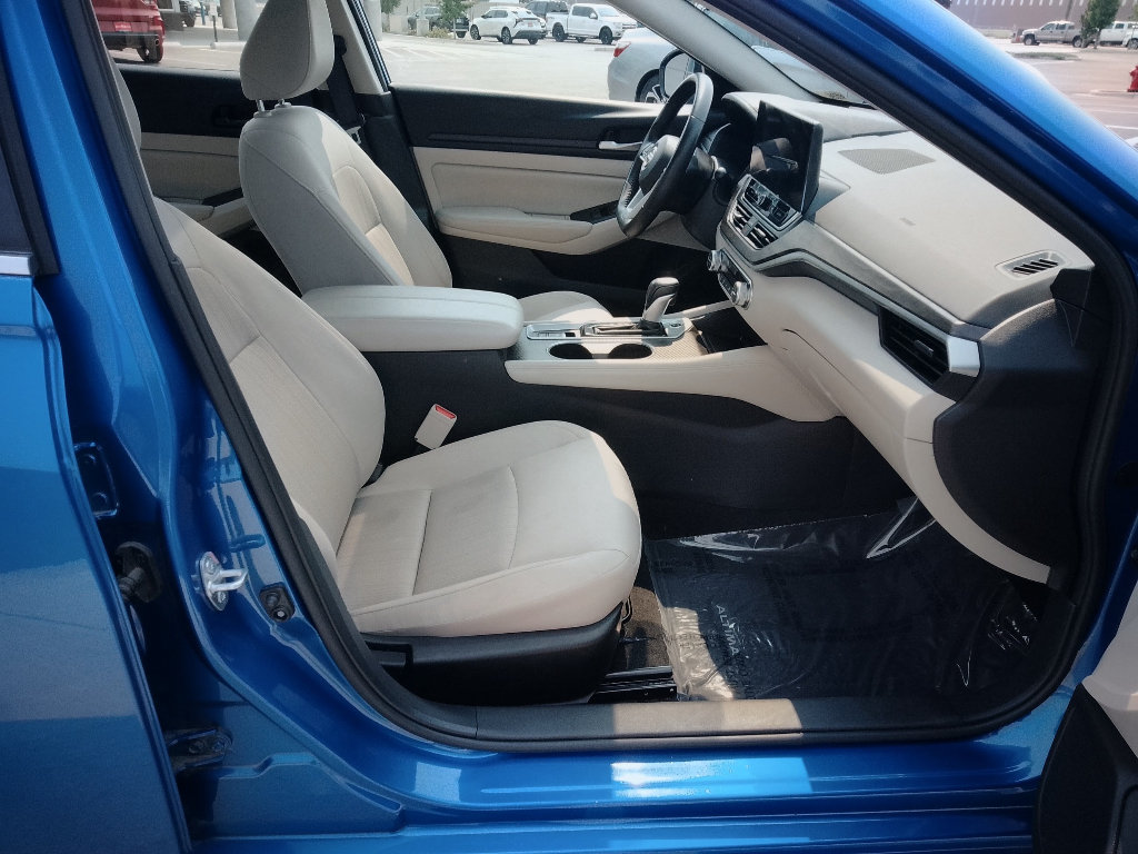 Used 2025 Nissan Altima 2.5 SV w/ SV Premium Package AWD/4WD image 16