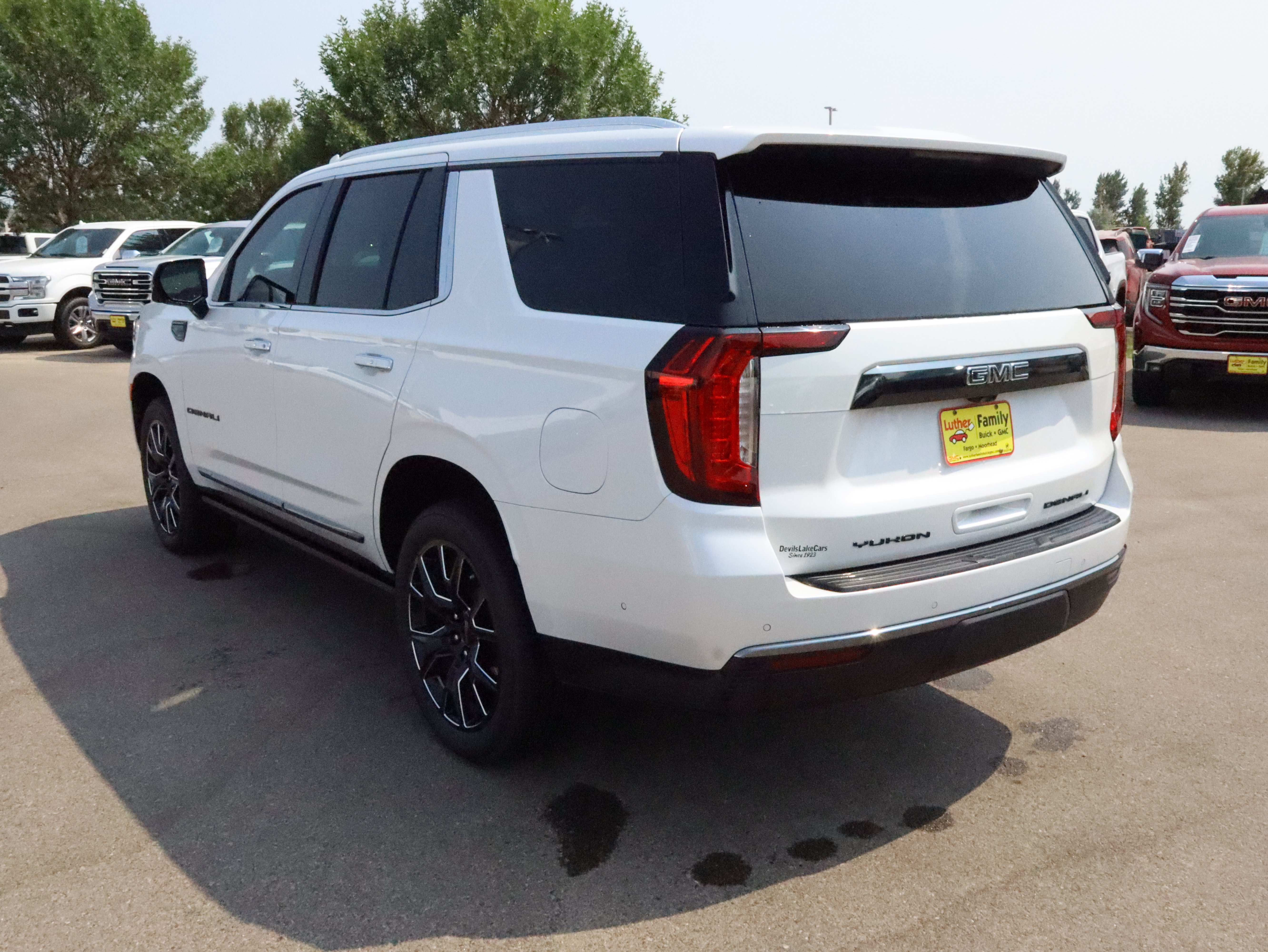 Used 2024 GMC Yukon Denali Ultimate AWD/4WD image 5