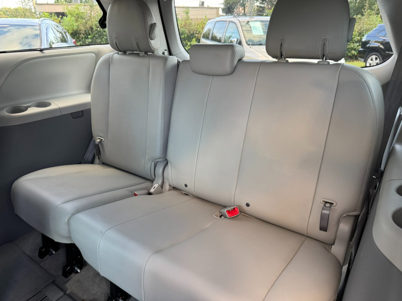 Used 2014 Toyota Sienna XLE image 25