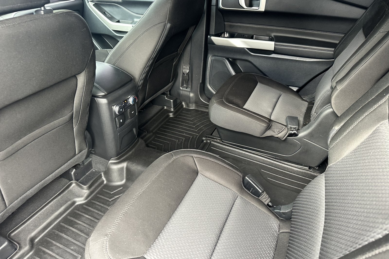 Used 2022 Ford Explorer XLT RWD image 11