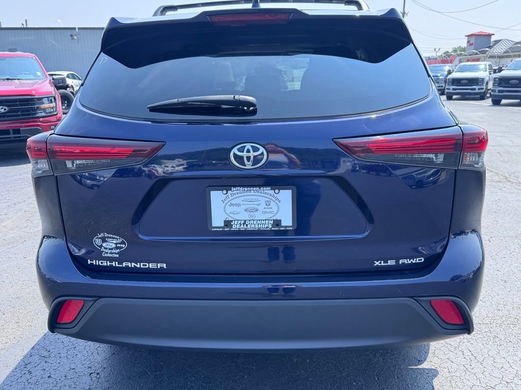 Used 2024 Toyota Highlander XLE AWD/4WD image 8