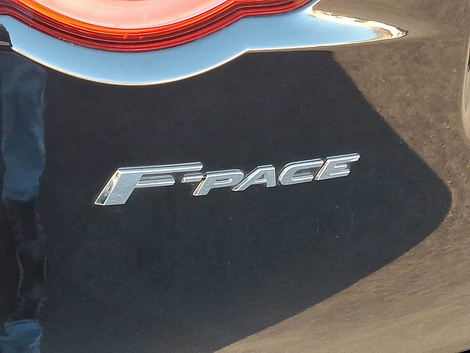 Used 2018 Jaguar F-PACE S image 33