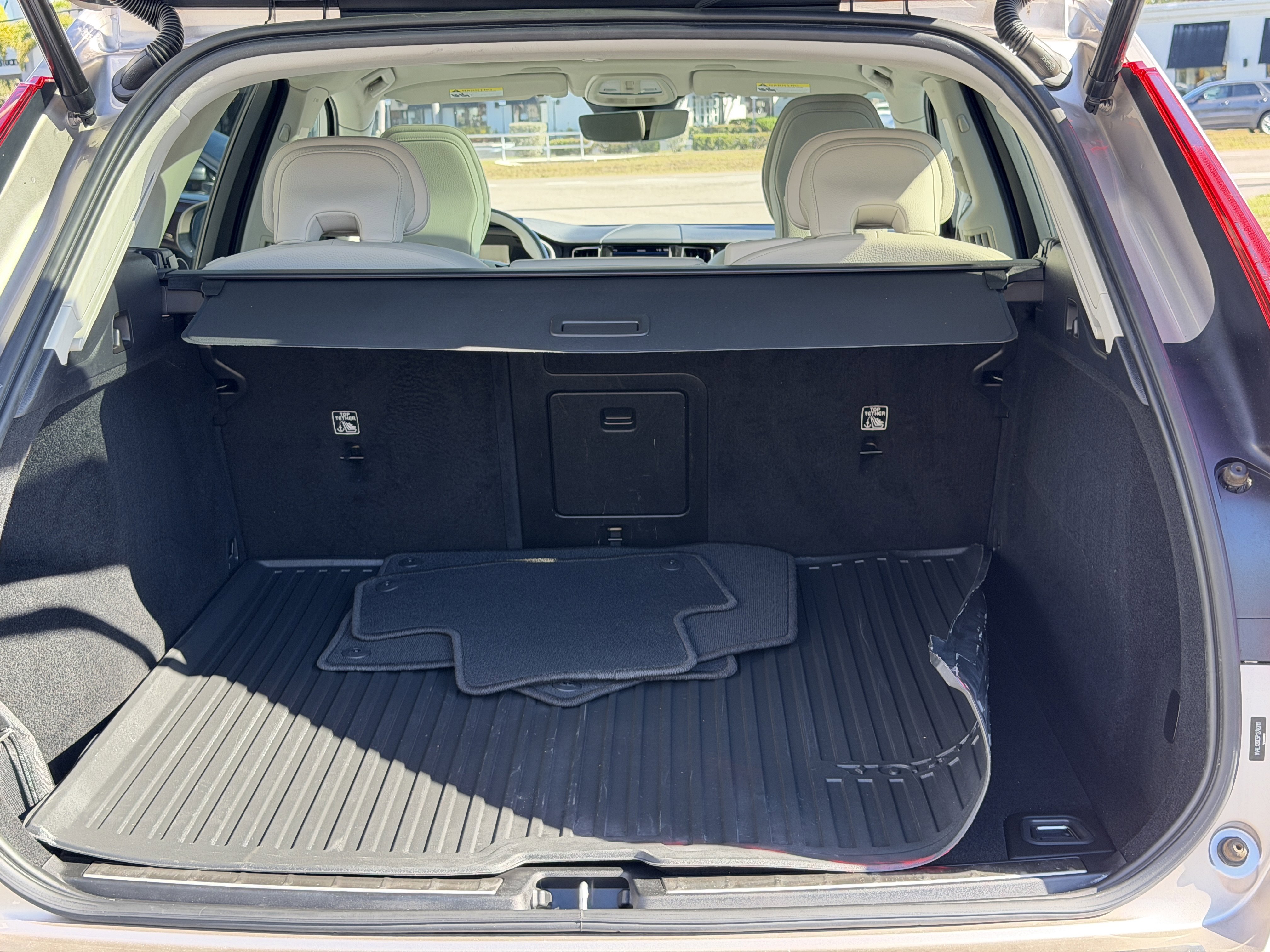 Certified 2023 Volvo XC60 B5 Plus w/ Protection Package Premier image 8