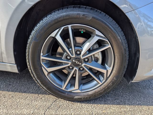 Certified 2024 Kia Forte LXS FWD image 11