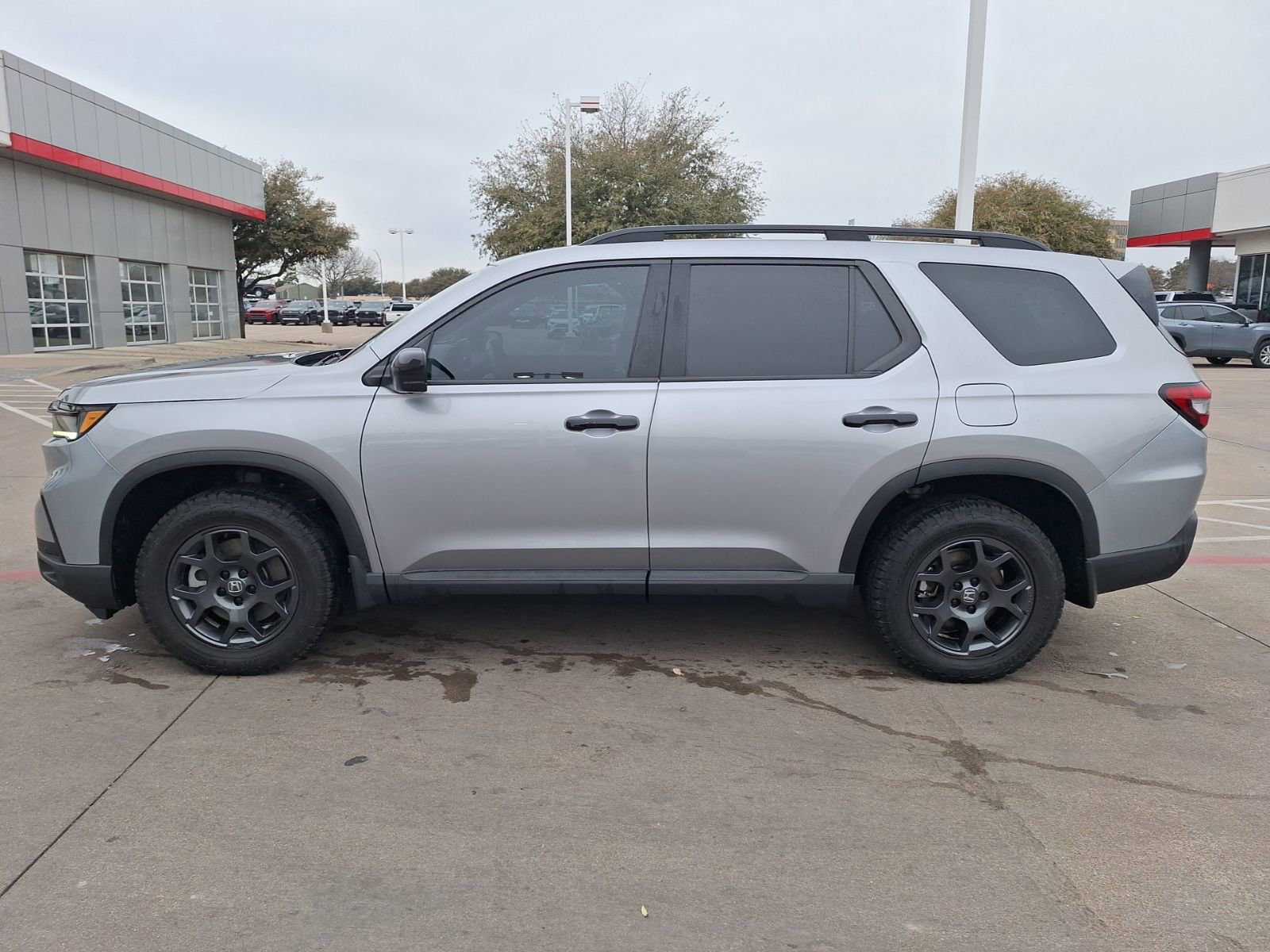 Used 2024 Honda Pilot TrailSport image 3