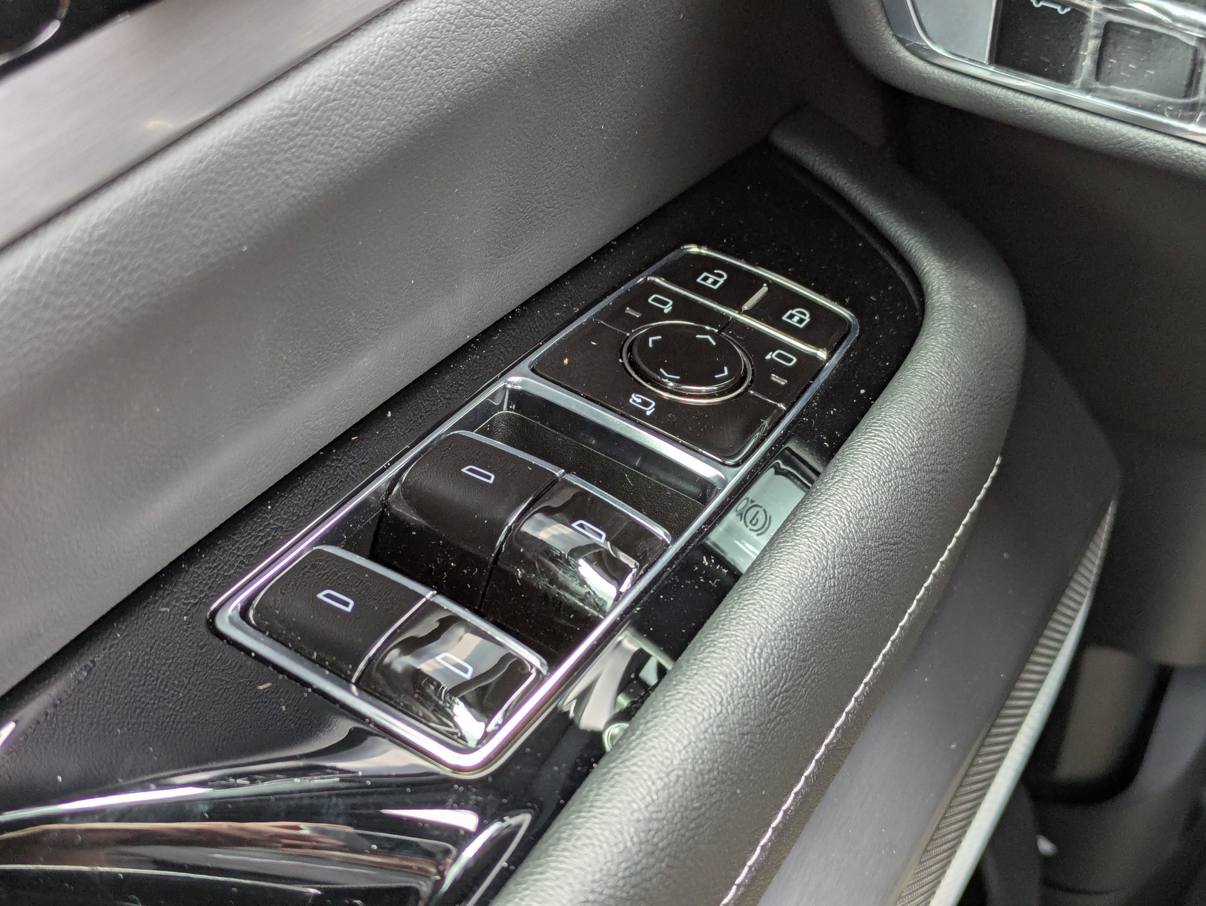 New 2026 Cadillac Vistiq Luxury w/ LPO, Floor Liner Package image 16