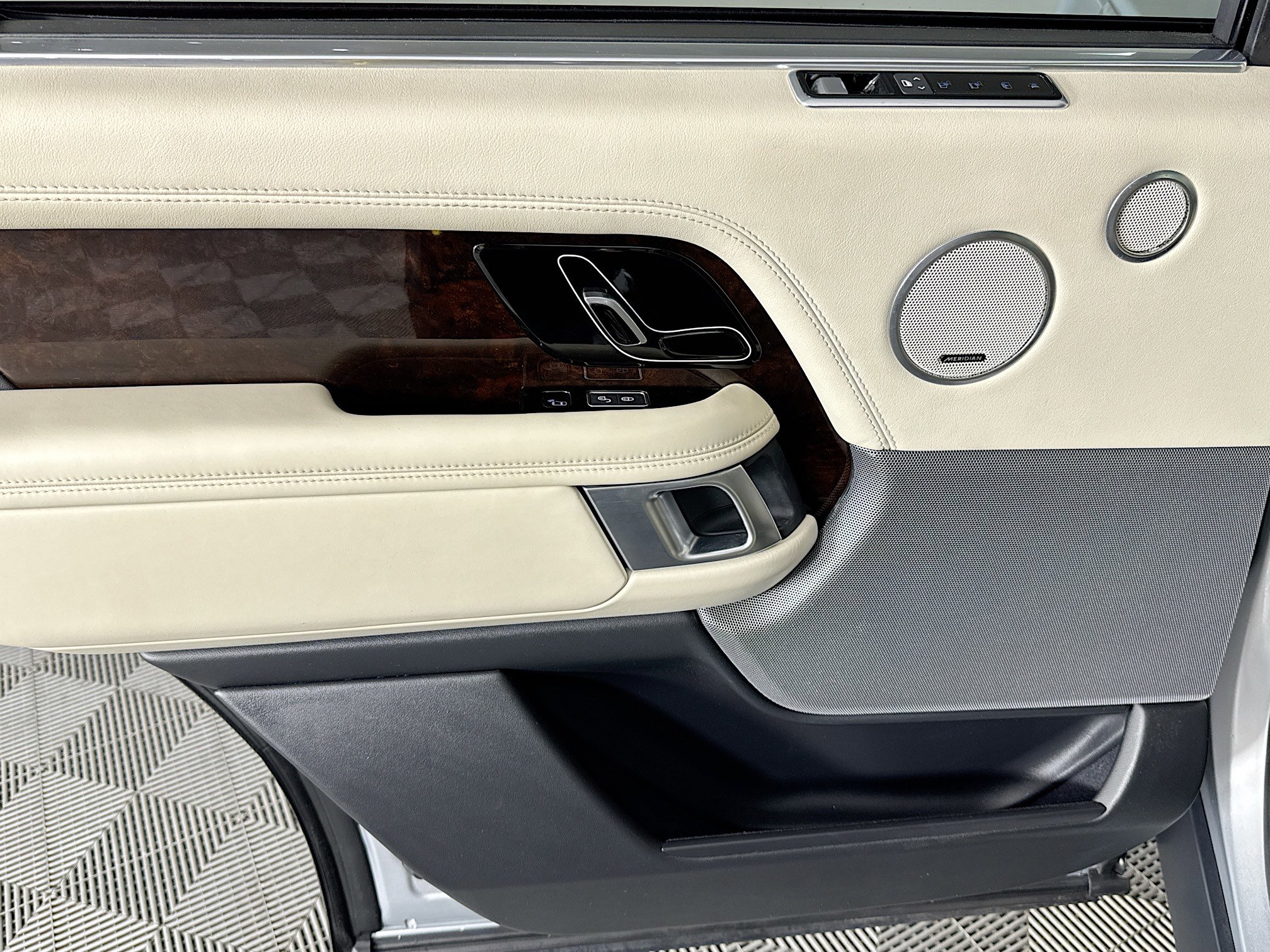 Used 2019 Land Rover Range Rover Long Wheelbase Supercharged AWD/4WD image 25