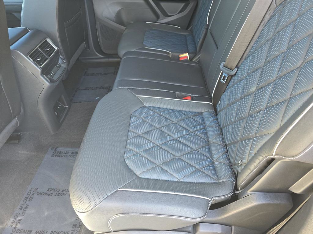 Used 2025 Volkswagen Atlas Cross Sport SEL Premium R-Line image 17