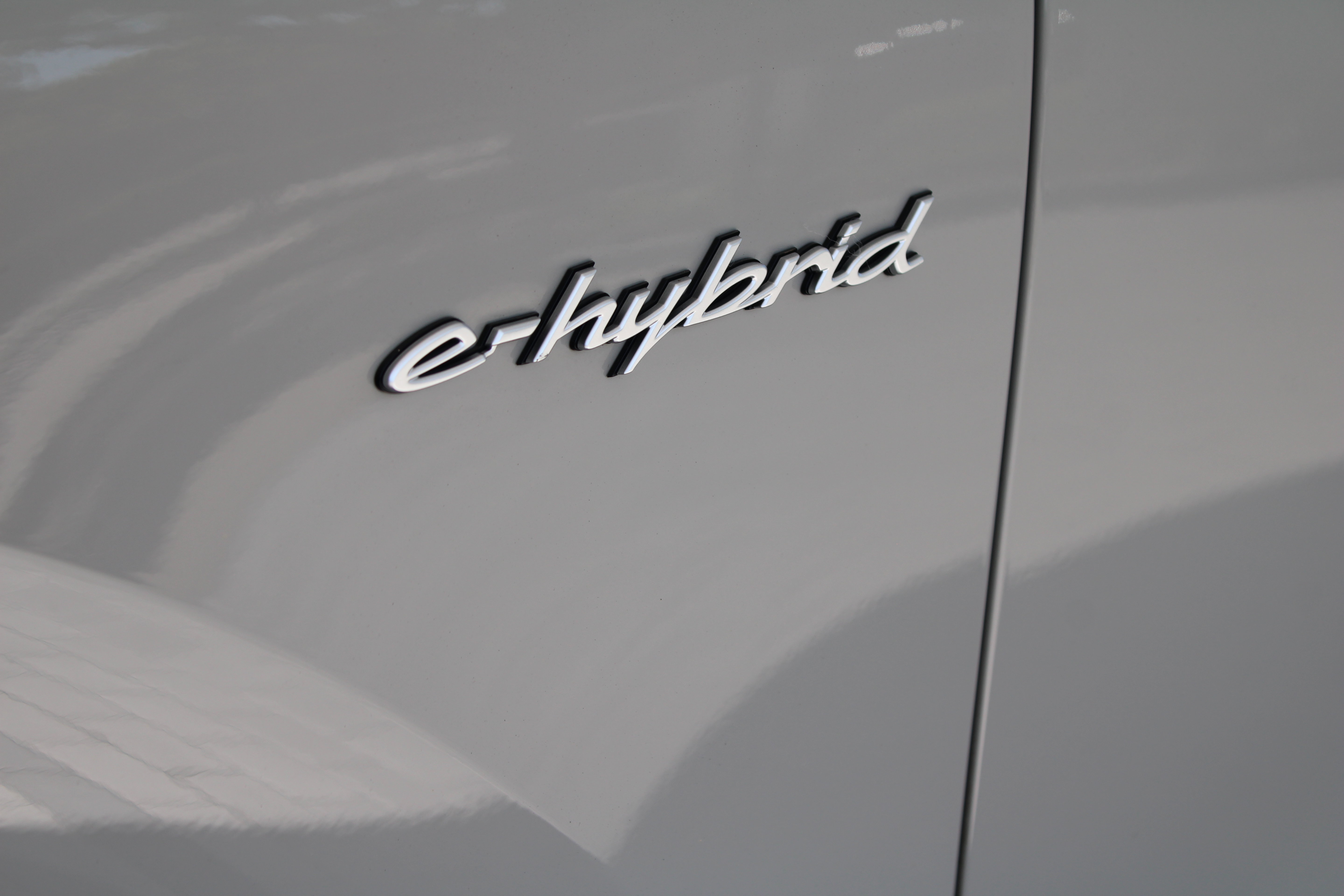 Certified 2025 Porsche Cayenne S AWD/4WD image 16