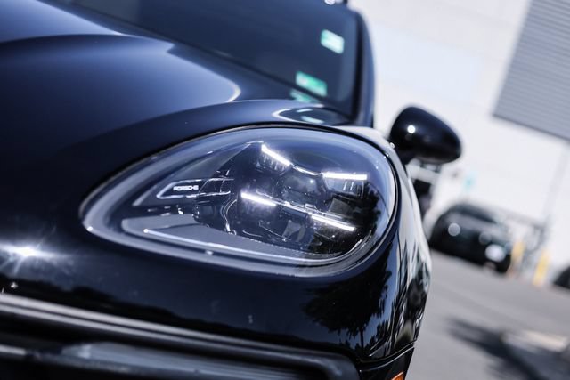 Used 2022 Porsche Macan AWD/4WD image 16