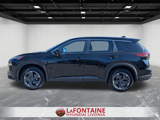 Used 2024 Nissan Rogue SV image 2
