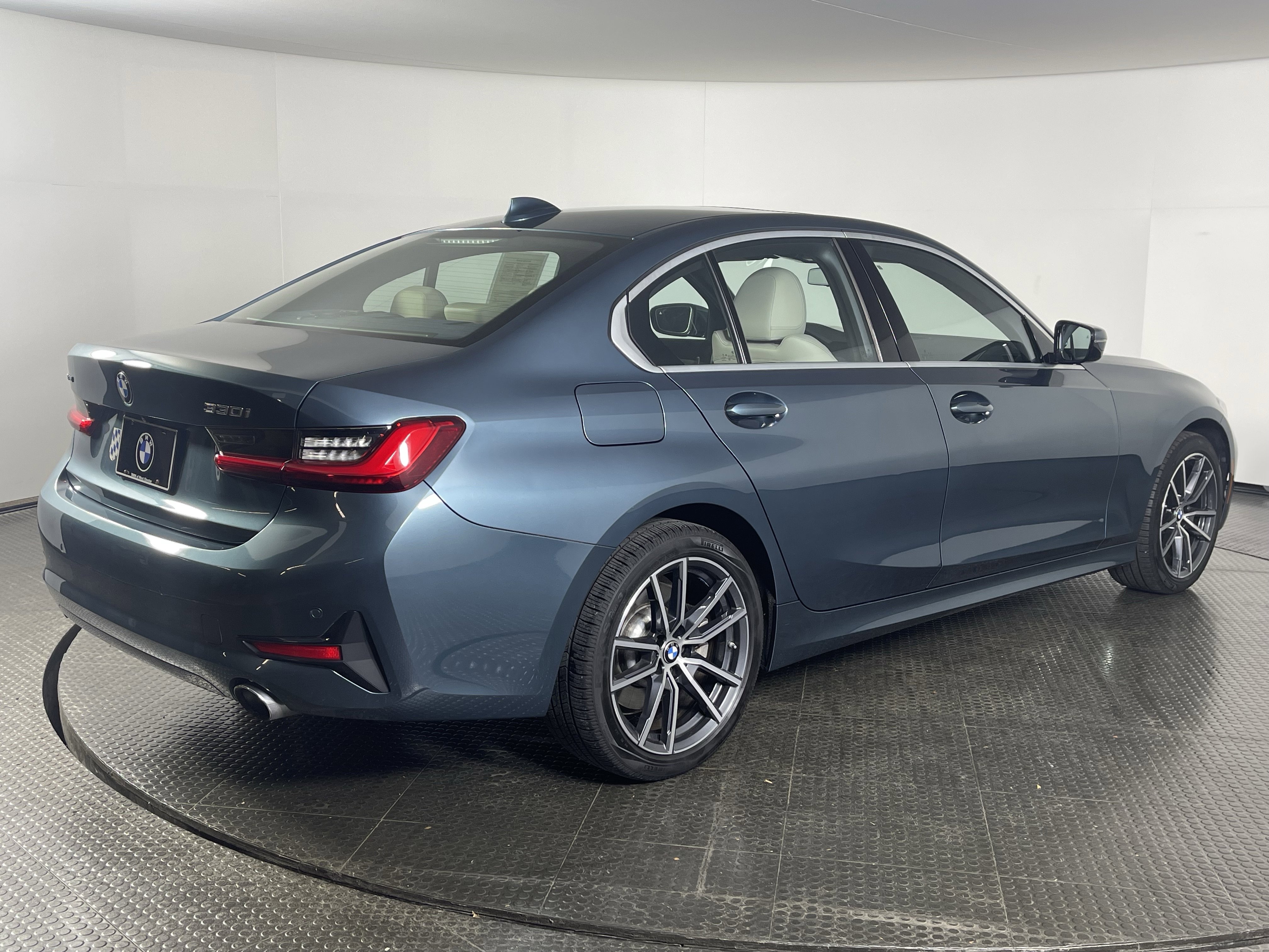 Used 2019 BMW 330i xDrive Sedan w/ Driving Assistance Package image 5