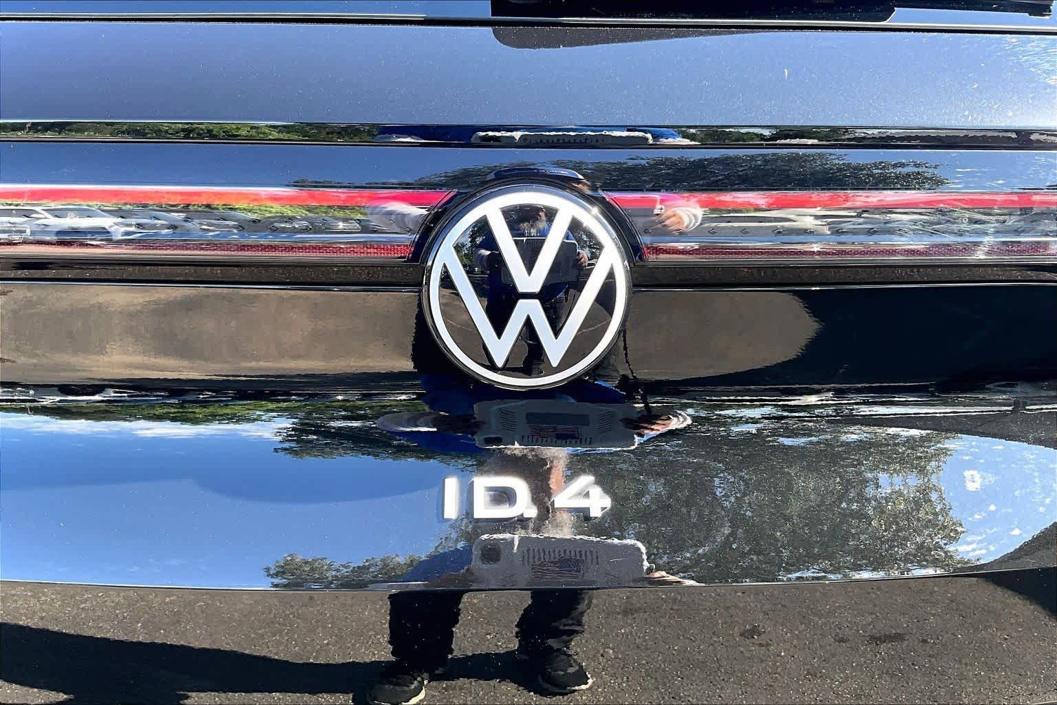 Used 2022 Volkswagen ID.4 Pro S w/ Gradient Package RWD image 30
