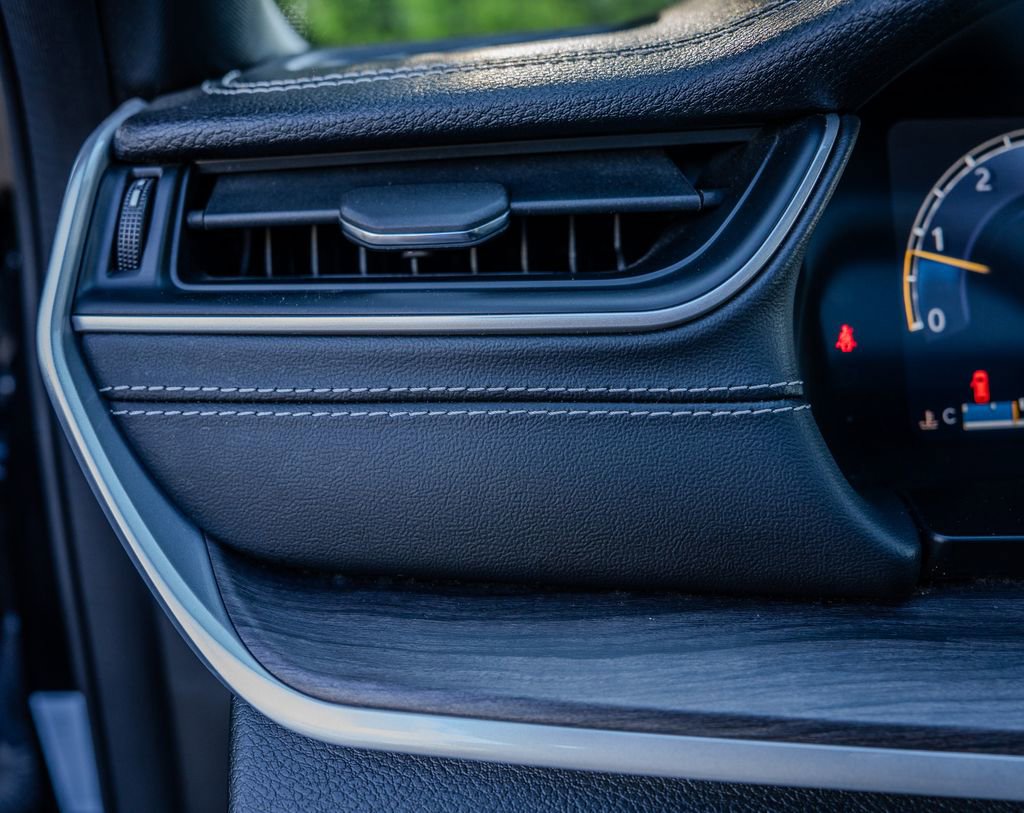 Used 2024 Jeep Grand Cherokee L Limited w/ Luxury Tech Group II image 9