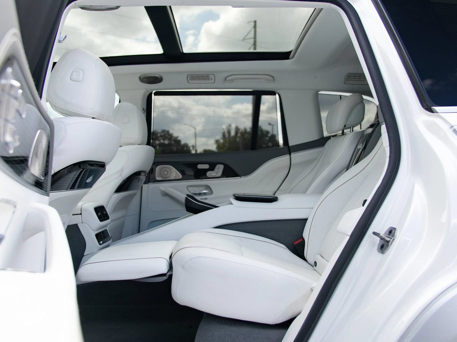 Used 2022 Mercedes-Benz Maybach GLS 600 4MATIC image 32