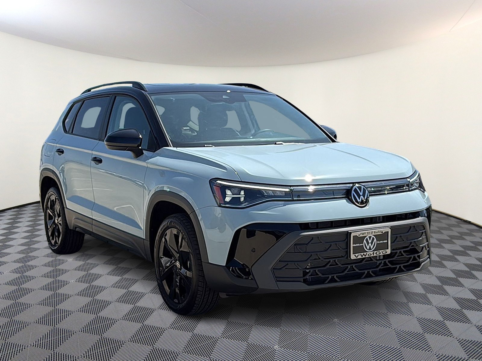 New 2027 Volkswagen Taos SE FWD image 1