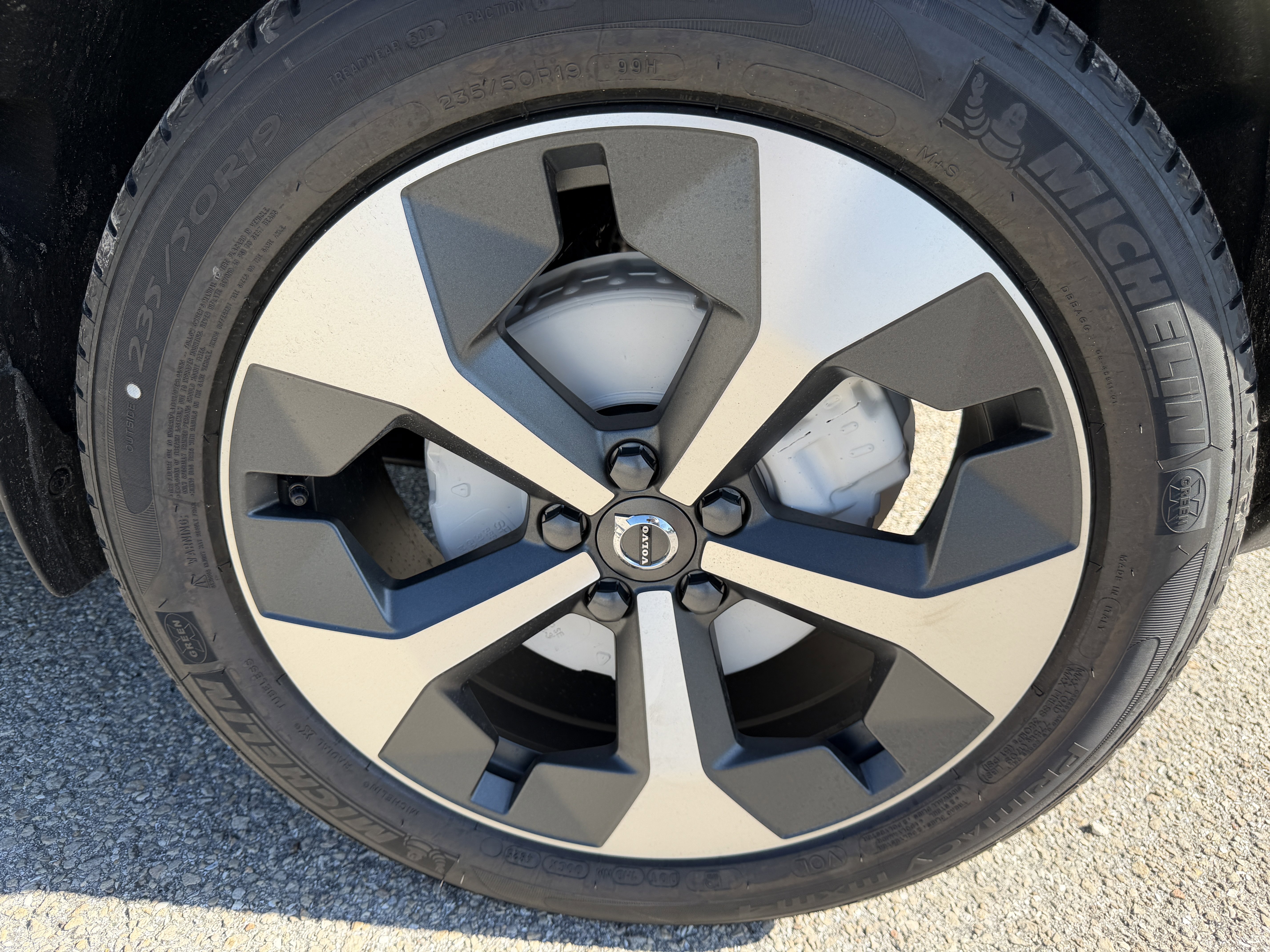 New 2026 Volvo XC40 B5 Plus w/ Climate Package image 33