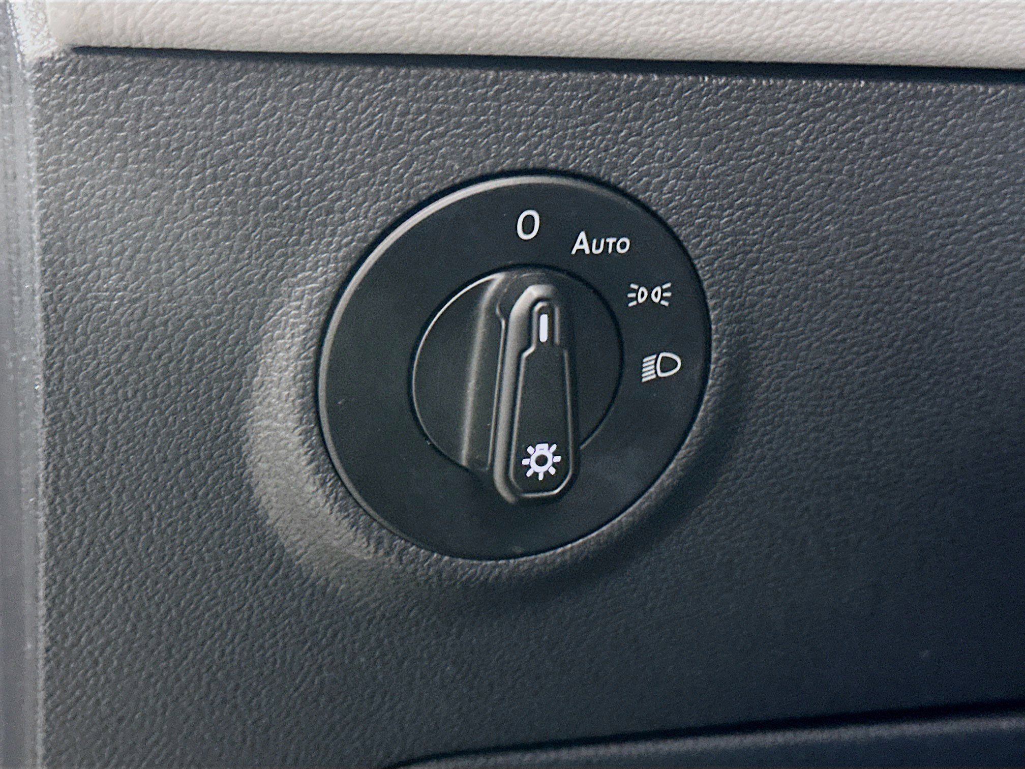 Used 2024 Volkswagen Taos SE image 16