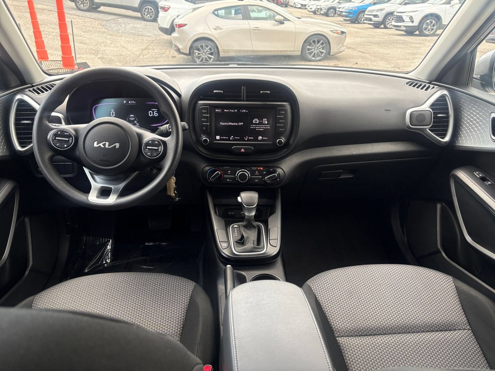 Used 2025 Kia Soul LX w/ LX Technology Package FWD image 27