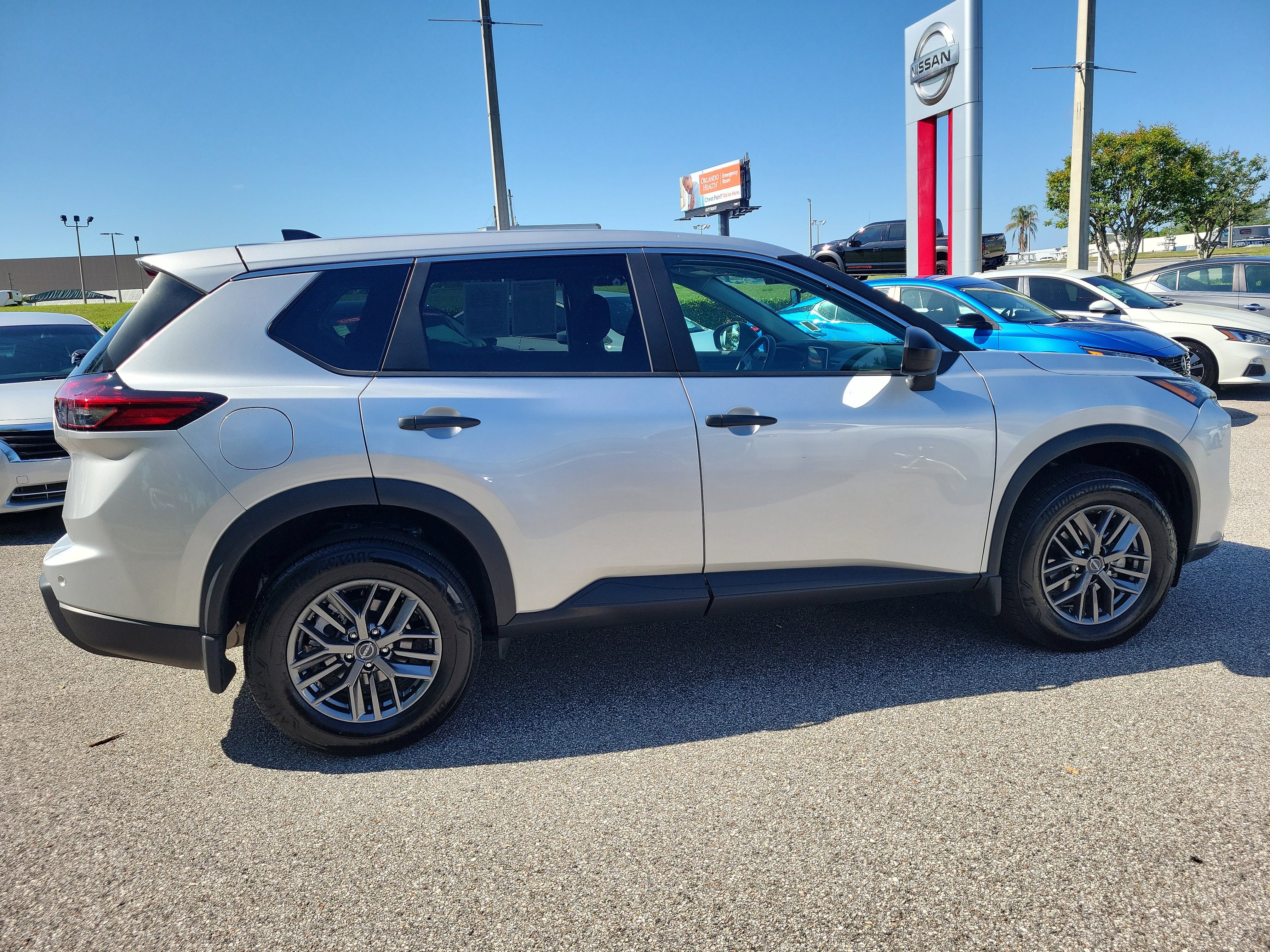 Certified 2025 Nissan Rogue S FWD image 9