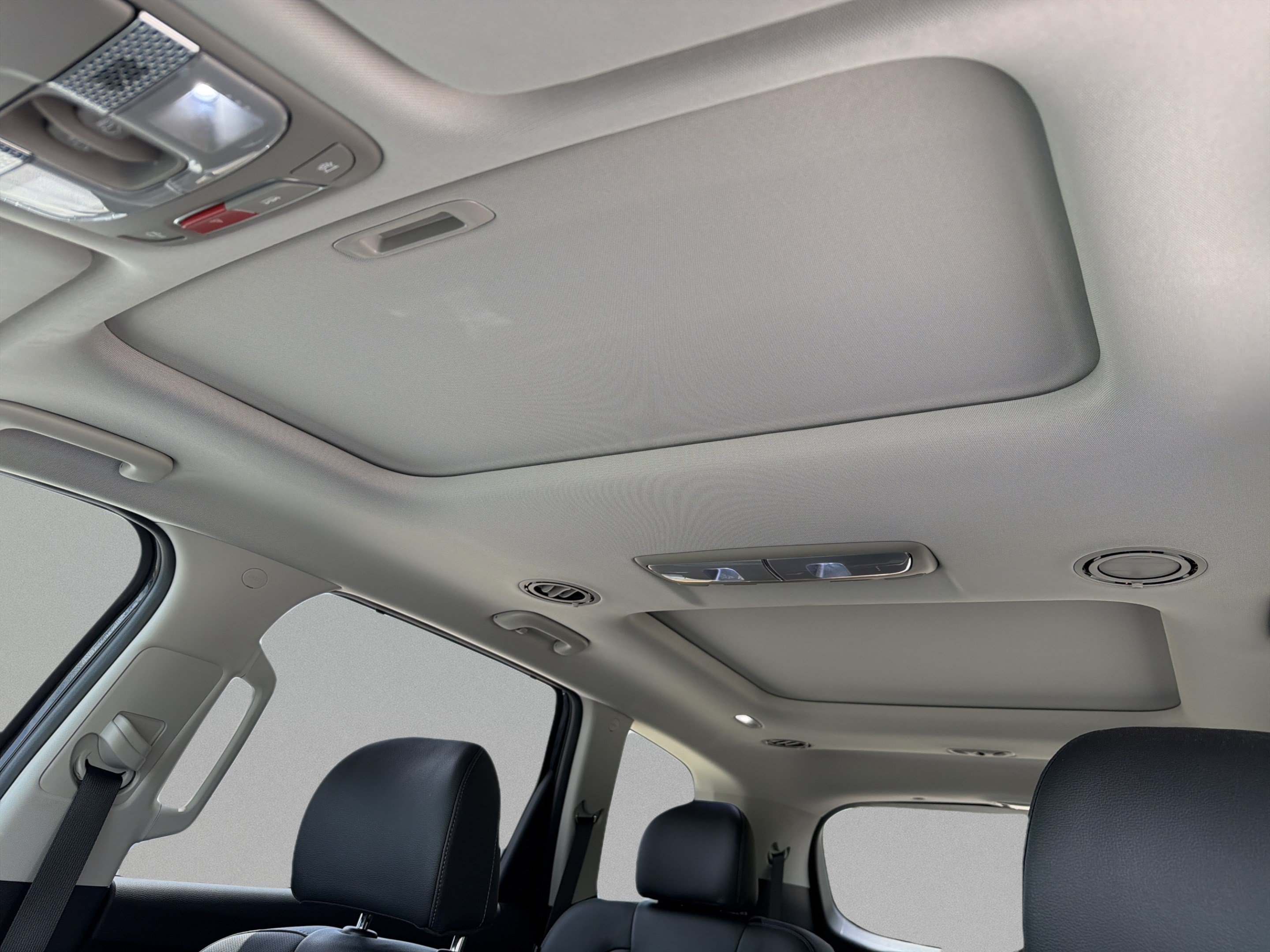 Used 2025 Kia Telluride SX w/ SX Captain's Chair Package FWD image 30