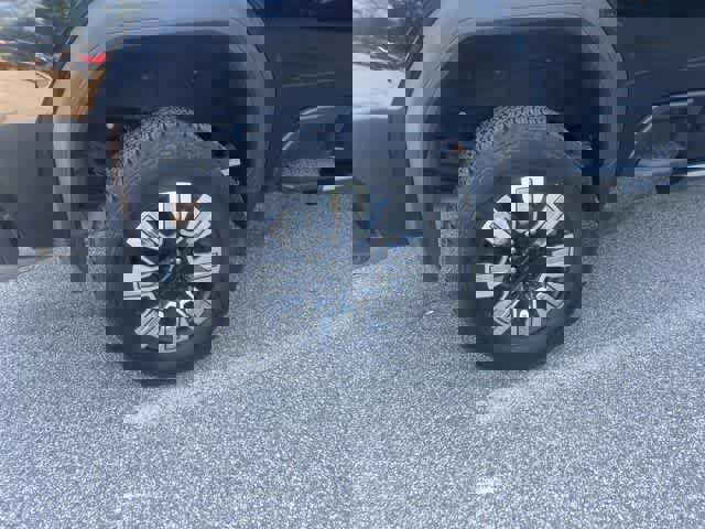 Used 2024 GMC Sierra 3500 Denali w/ Technology Package image 10