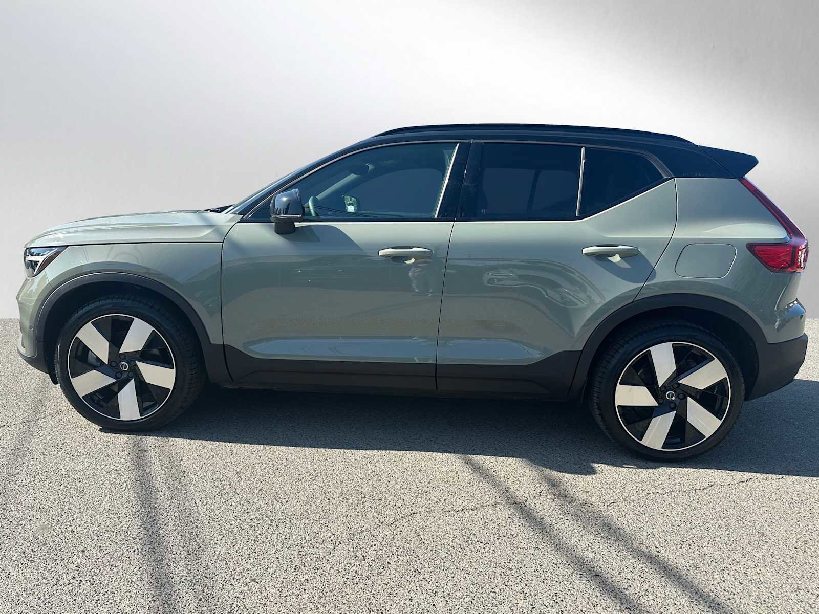 Used 2023 Volvo XC40 Recharge Ultimate AWD/4WD image 7