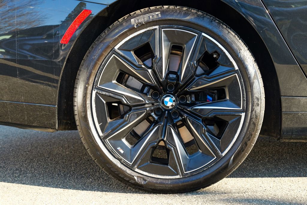 Used 2023 BMW 740i w/ Parking Assistance Package image 13