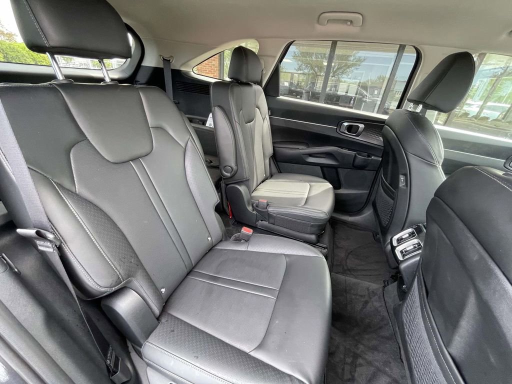 Certified 2025 Kia Sorento EX image 18
