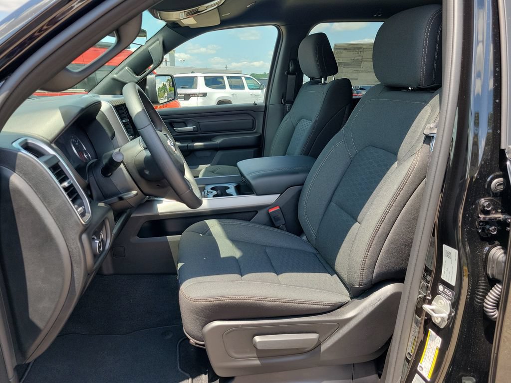 New 2026 RAM 1500 Express AWD/4WD image 11