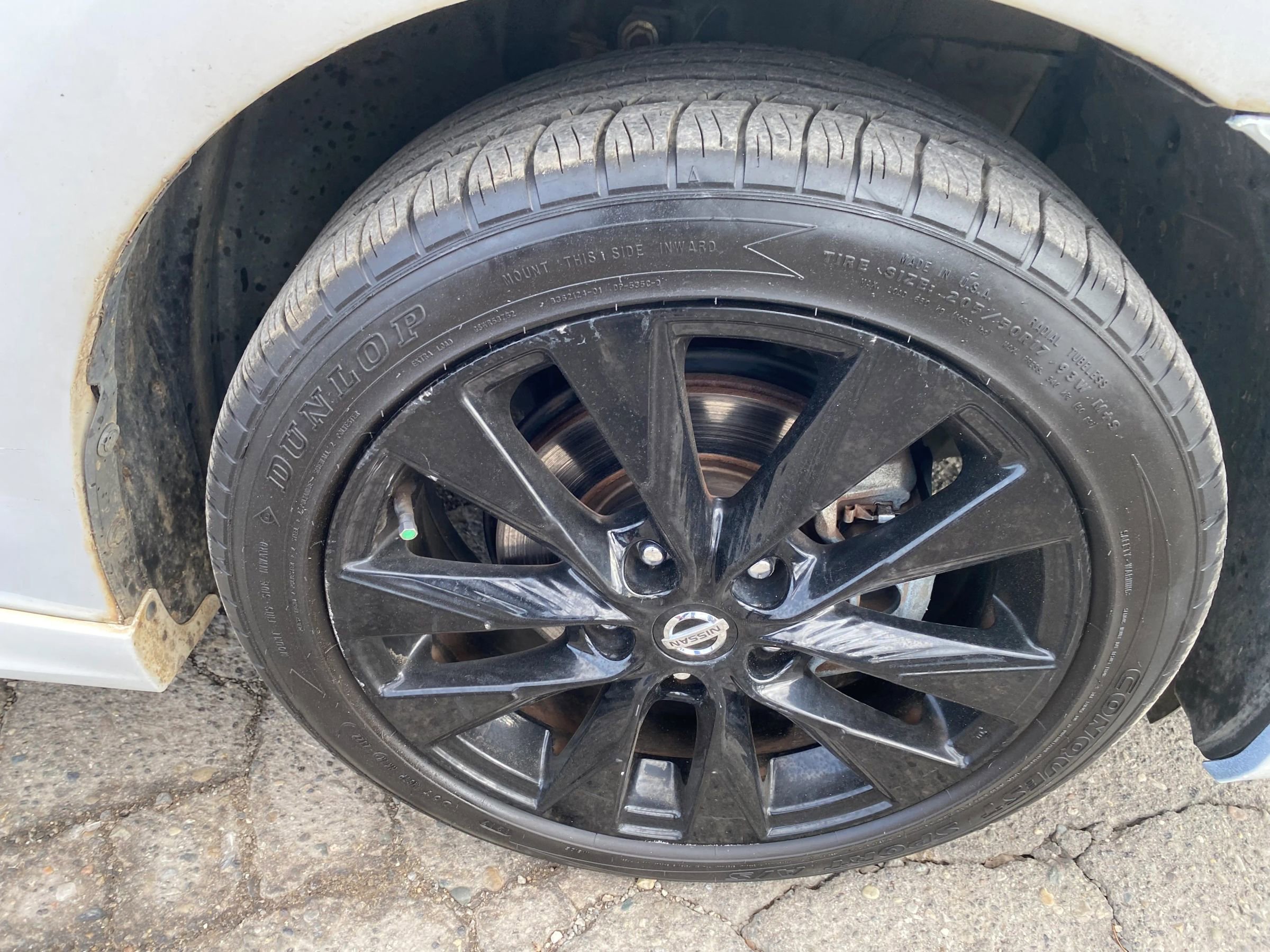 Used 2018 Nissan Sentra SR w/ SR Midnight Edition Package image 31