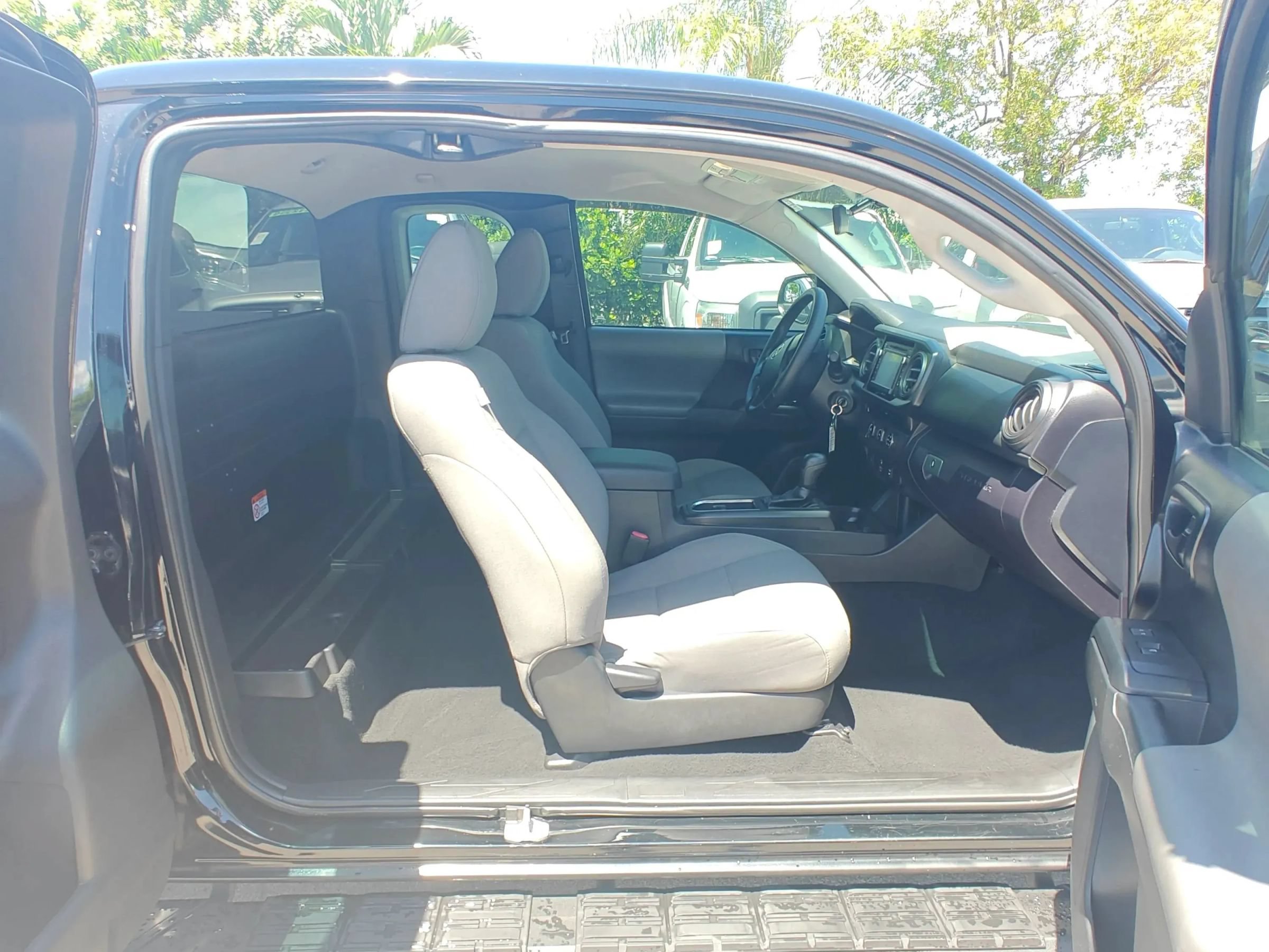 Used 2017 Toyota Tacoma SR RWD image 11