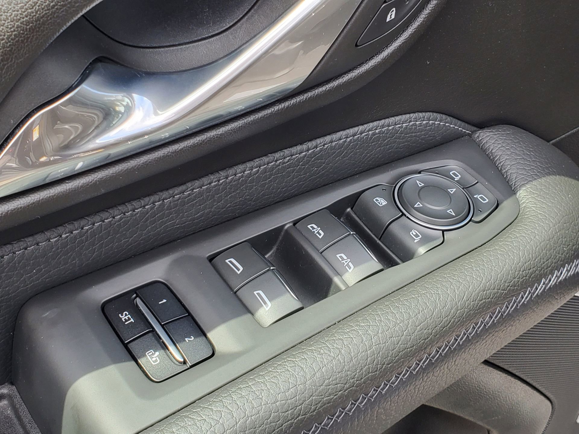 Used 2023 GMC Yukon XL Denali AWD/4WD image 19