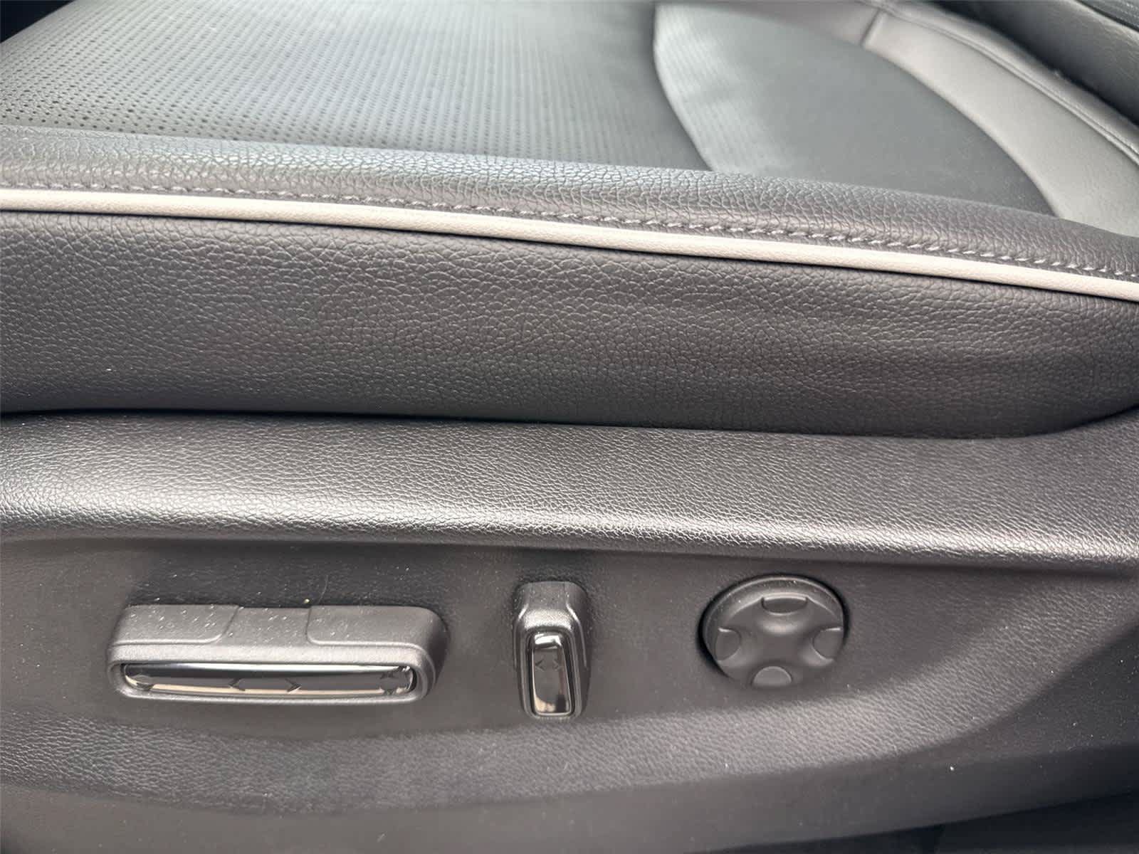 Used 2026 Honda Odyssey Elite image 14