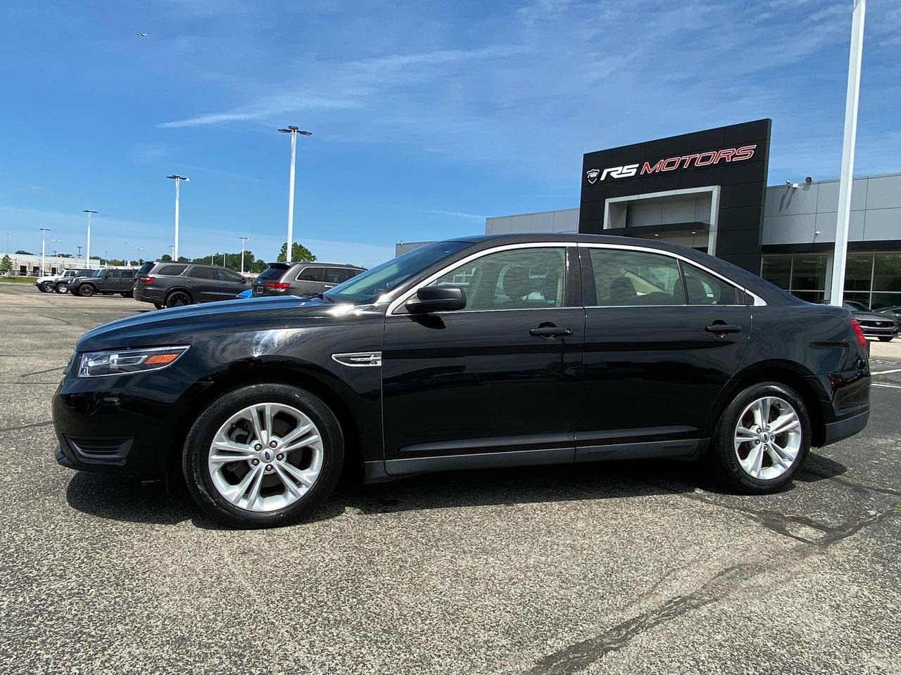 Used 2017 Ford Taurus SE FWD image 16