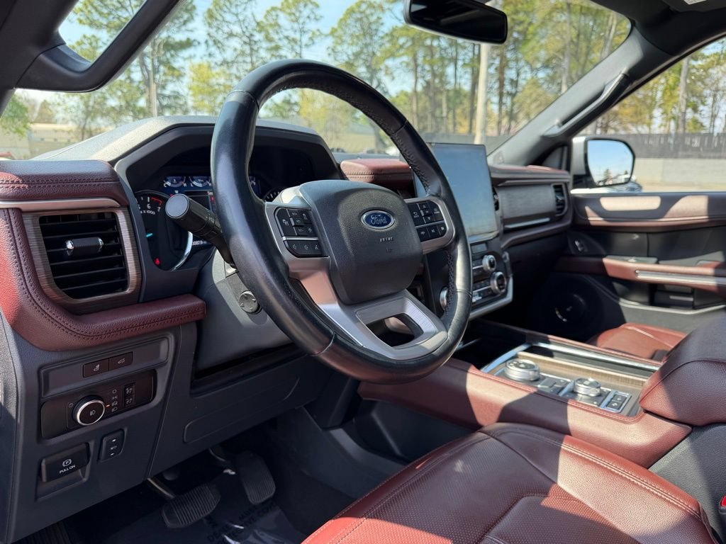 Used 2023 Ford Expedition Limited AWD/4WD image 9