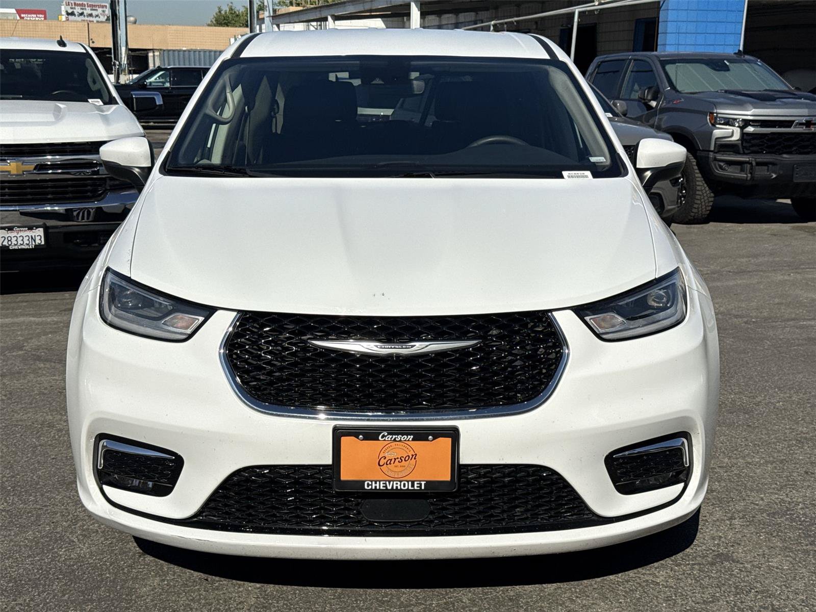 Used 2023 Chrysler Pacifica Touring-L FWD image 8