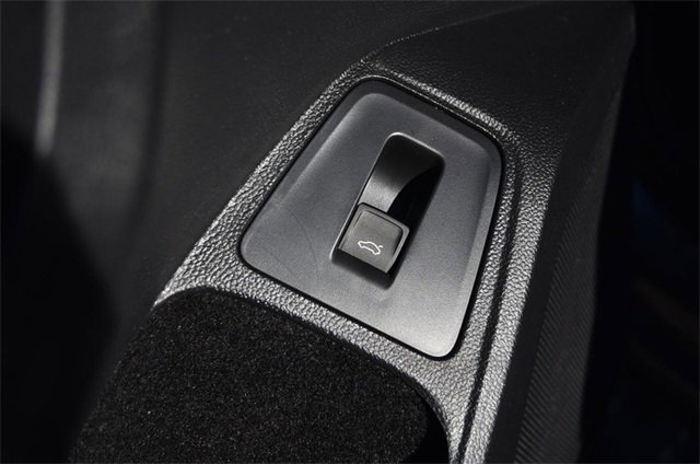 Certified 2022 Volkswagen Tiguan SE w/ Panoramic Sunroof Package image 9