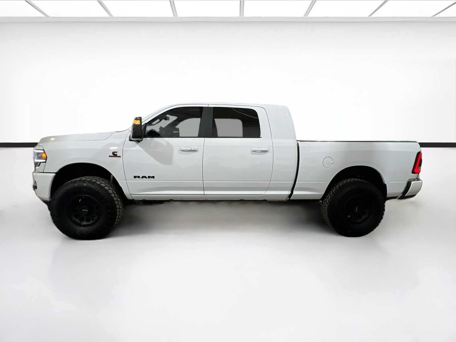 Used 2024 RAM 2500 Laramie w/ Night Edition AWD/4WD image 24