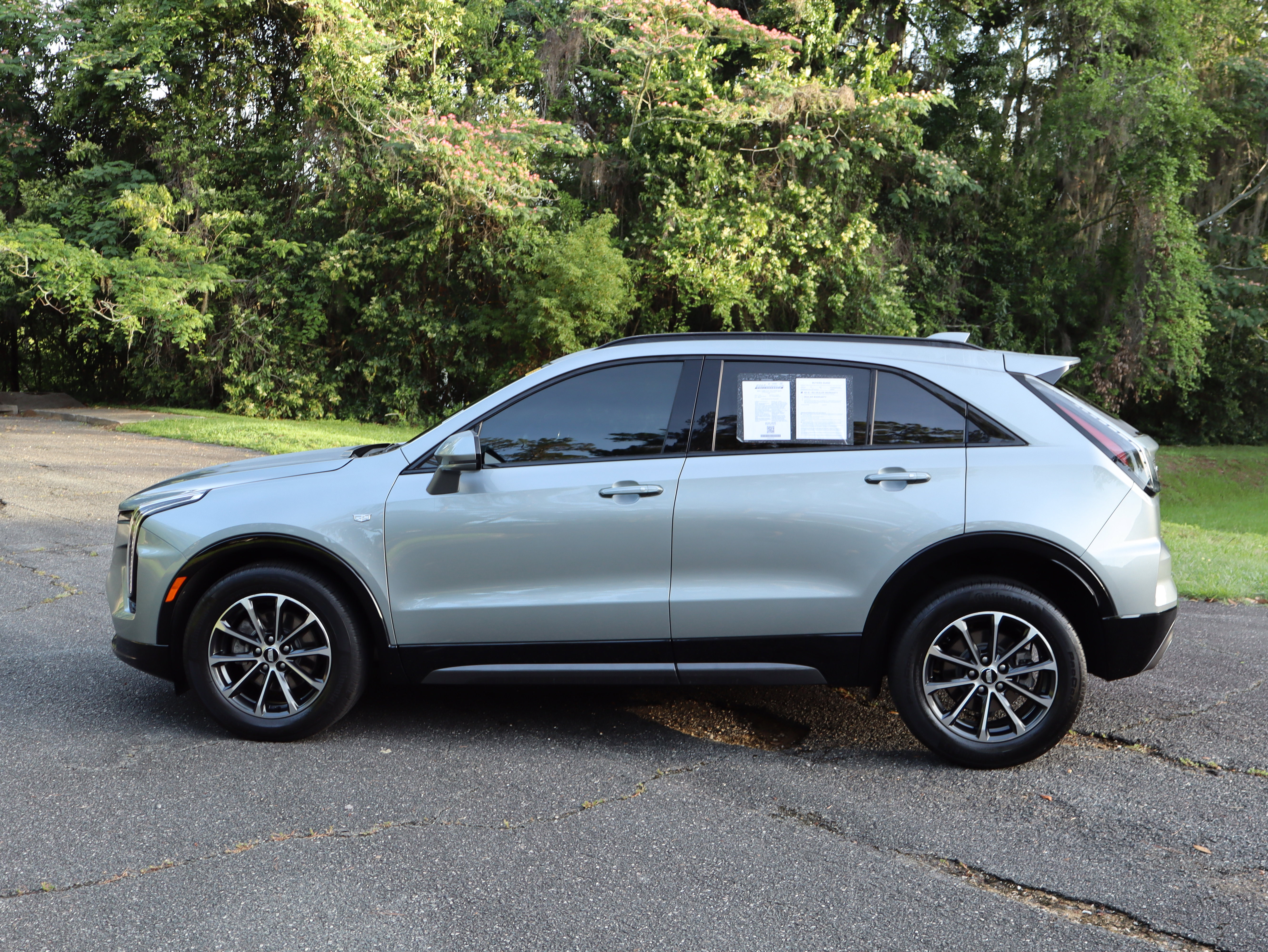 Used 2024 Cadillac XT4 Sport w/ Technology Package FWD image 3