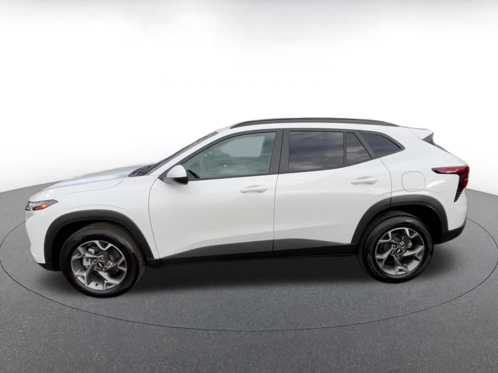 Used 2025 Chevrolet Trax LT image 9