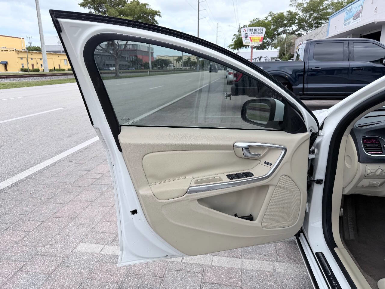 Used 2012 Volvo S60 T5 image 14