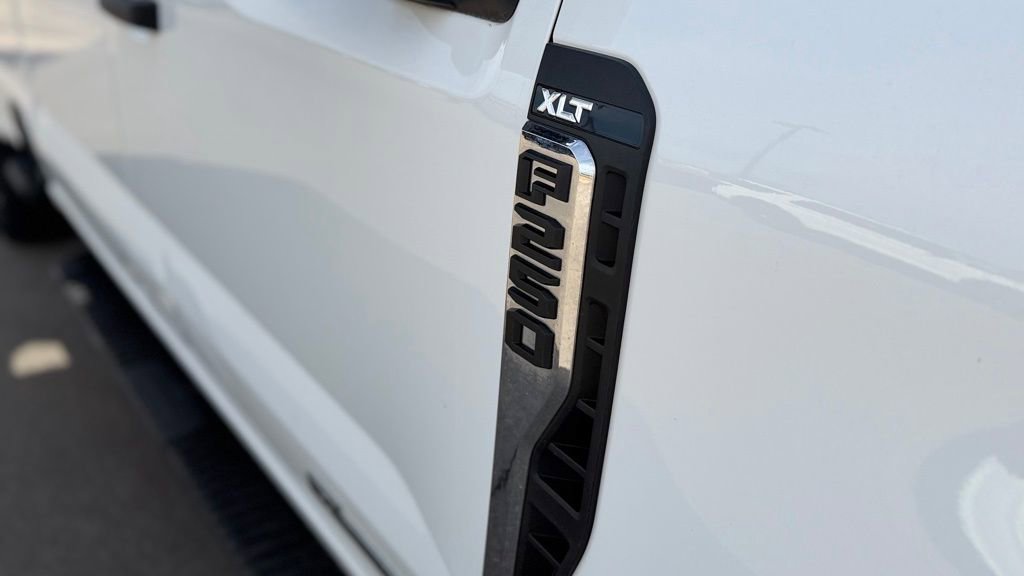 Used 2023 Ford F250 XLT w/ FX4 Off-Road Package image 3