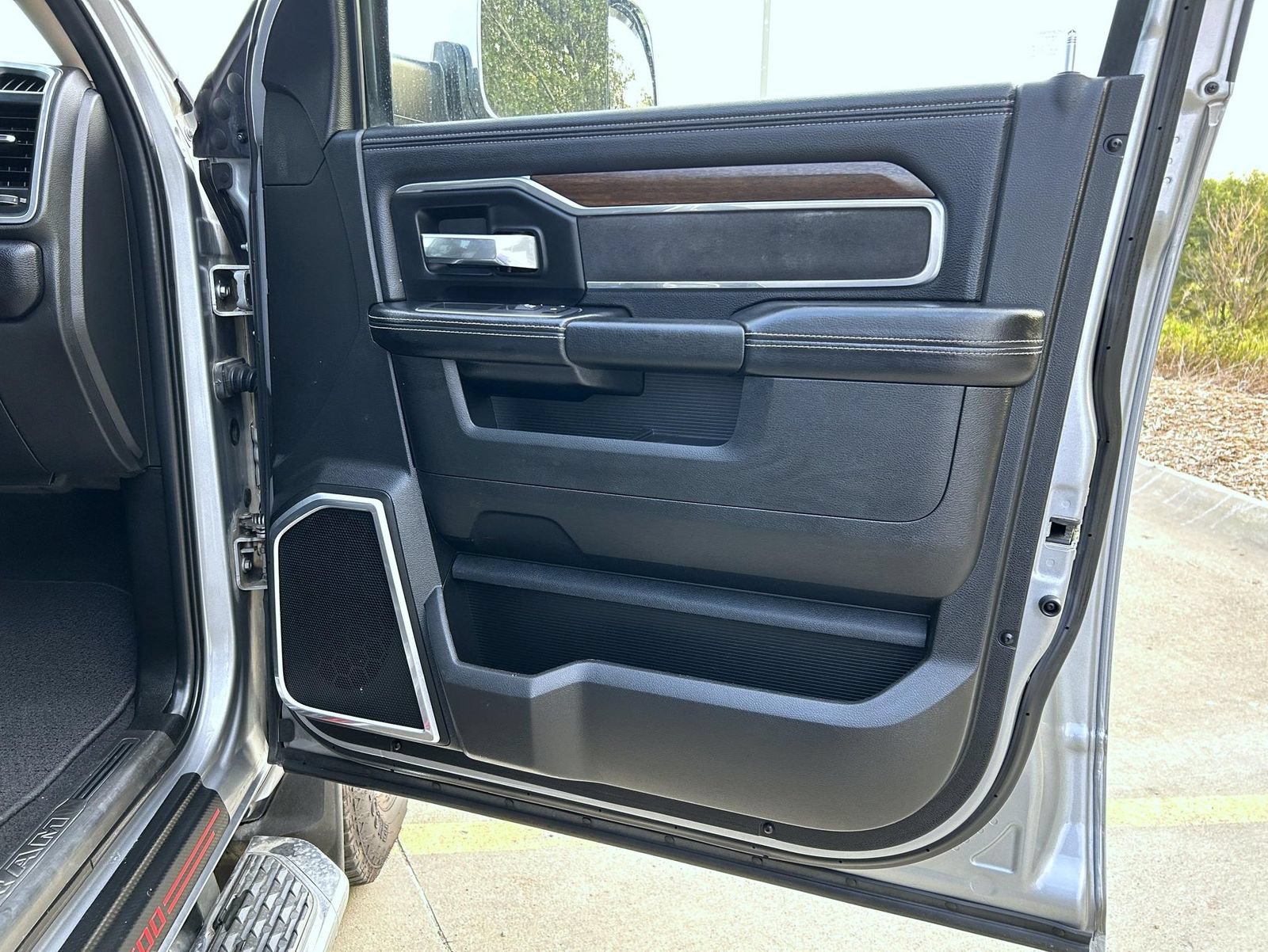 Used 2022 RAM 2500 Laramie AWD/4WD image 16