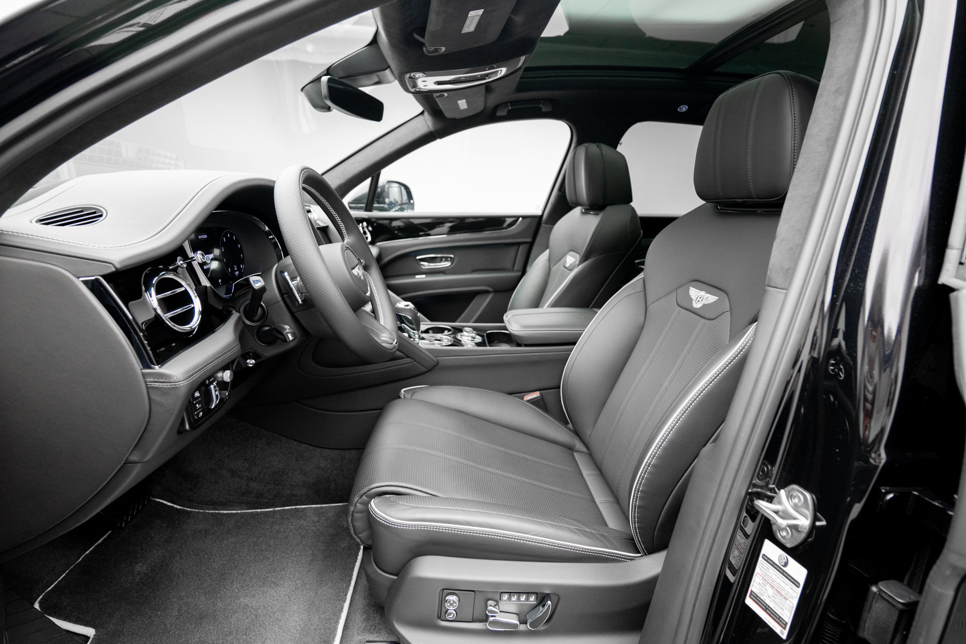 Certified 2022 Bentley Bentayga AWD/4WD image 14